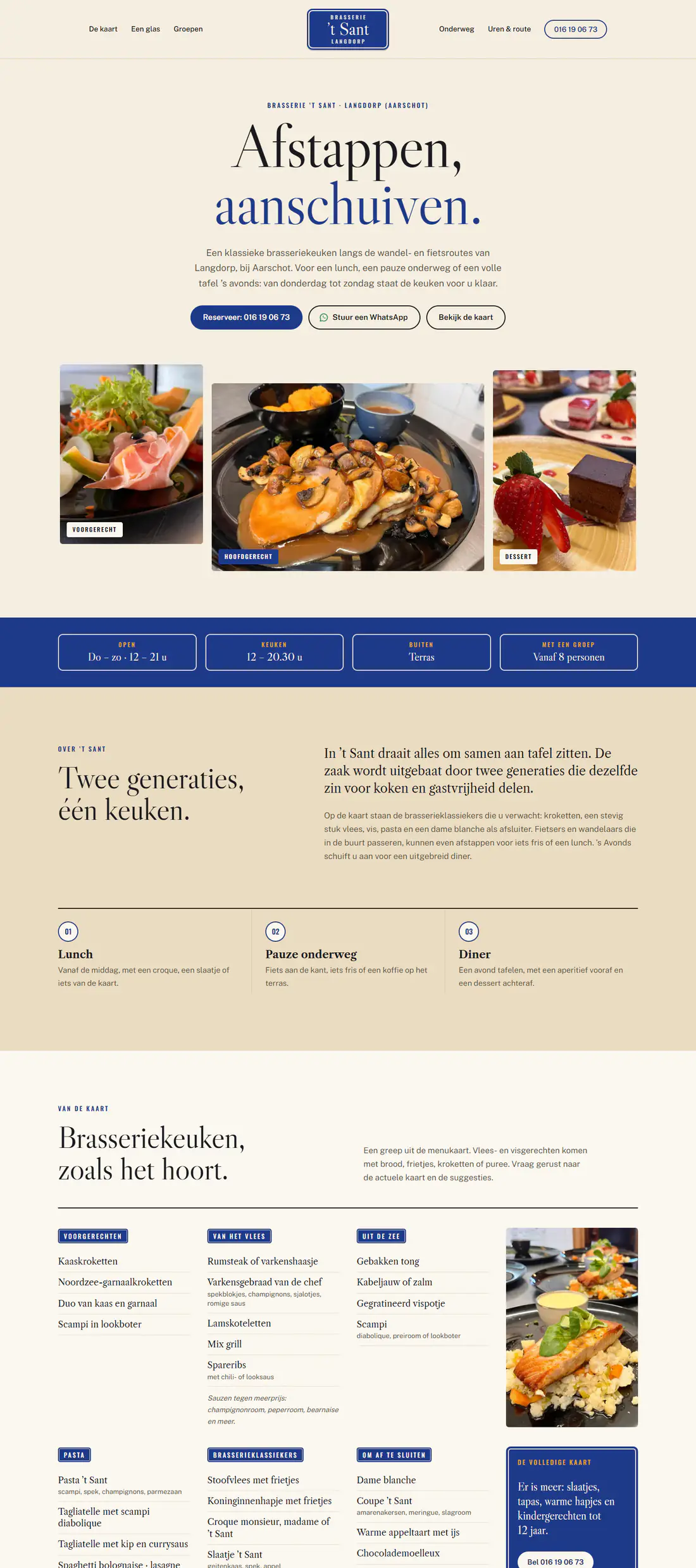 Het ontwerp voor Brasserie ’t Sant op een computer: crème en blauw, met foto’s van gerechten en een knop om te reserveren.